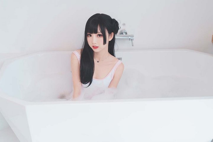 Coser@面饼仙儿 VOL.082 浴缸泡泡[41P／426MB]预览图