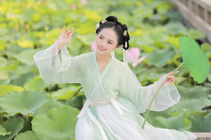 [YITUYU艺图语]2022.08.27 荷趣 溪木若颖[22+1P／110MB]预览图