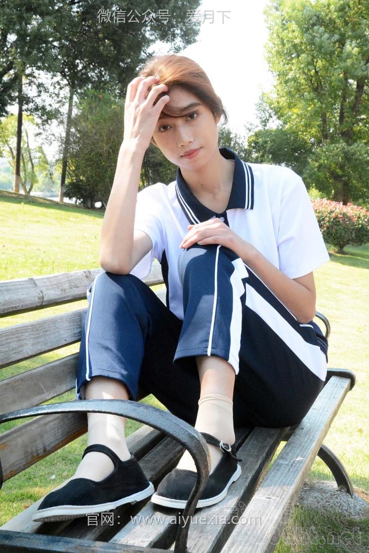 月下摄影 VOL.004 秀秀~浅发校服 其实我喜欢酷酷的，今天第一期被安排了校服！[130P+1V／9.94GB]推荐预览图