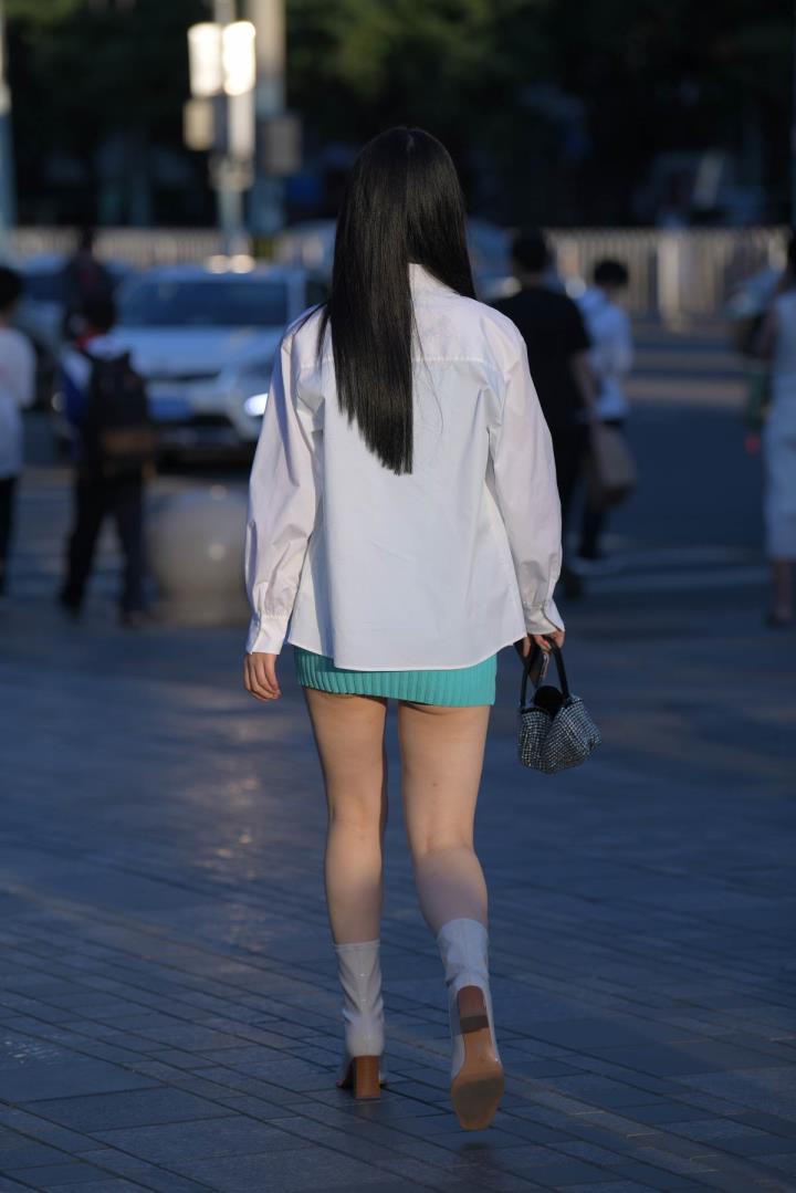 精选街拍Ⅱ作品 VOL.3598 绿色针织裙[80P／160MB]推荐预览图